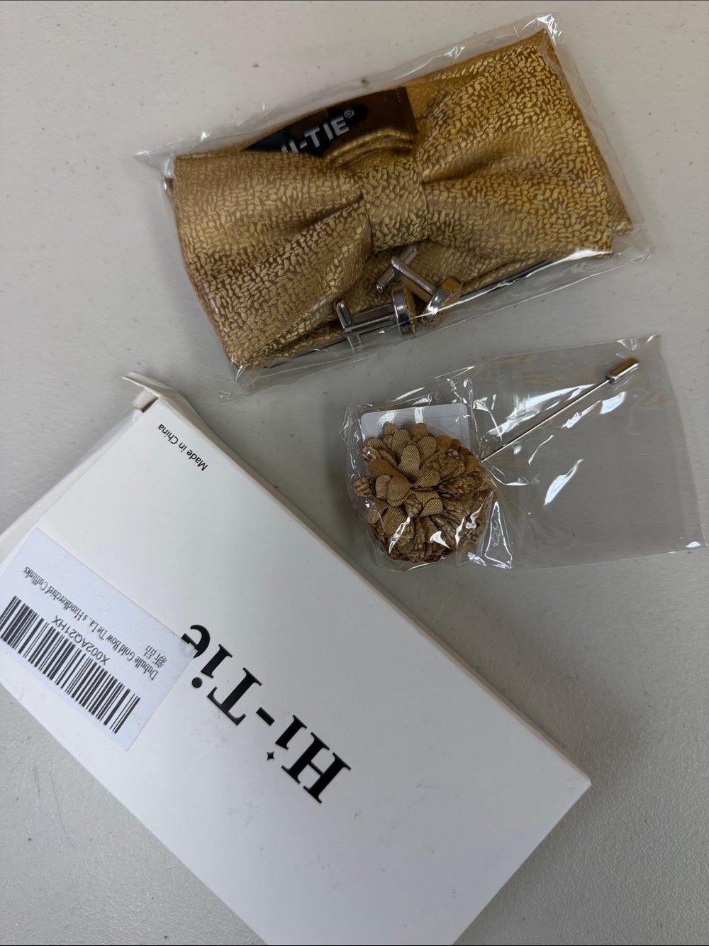 Hi-Tie Dubulle Gold Bow Tie, handkerchief, cuff links and Lapel Flower Set new